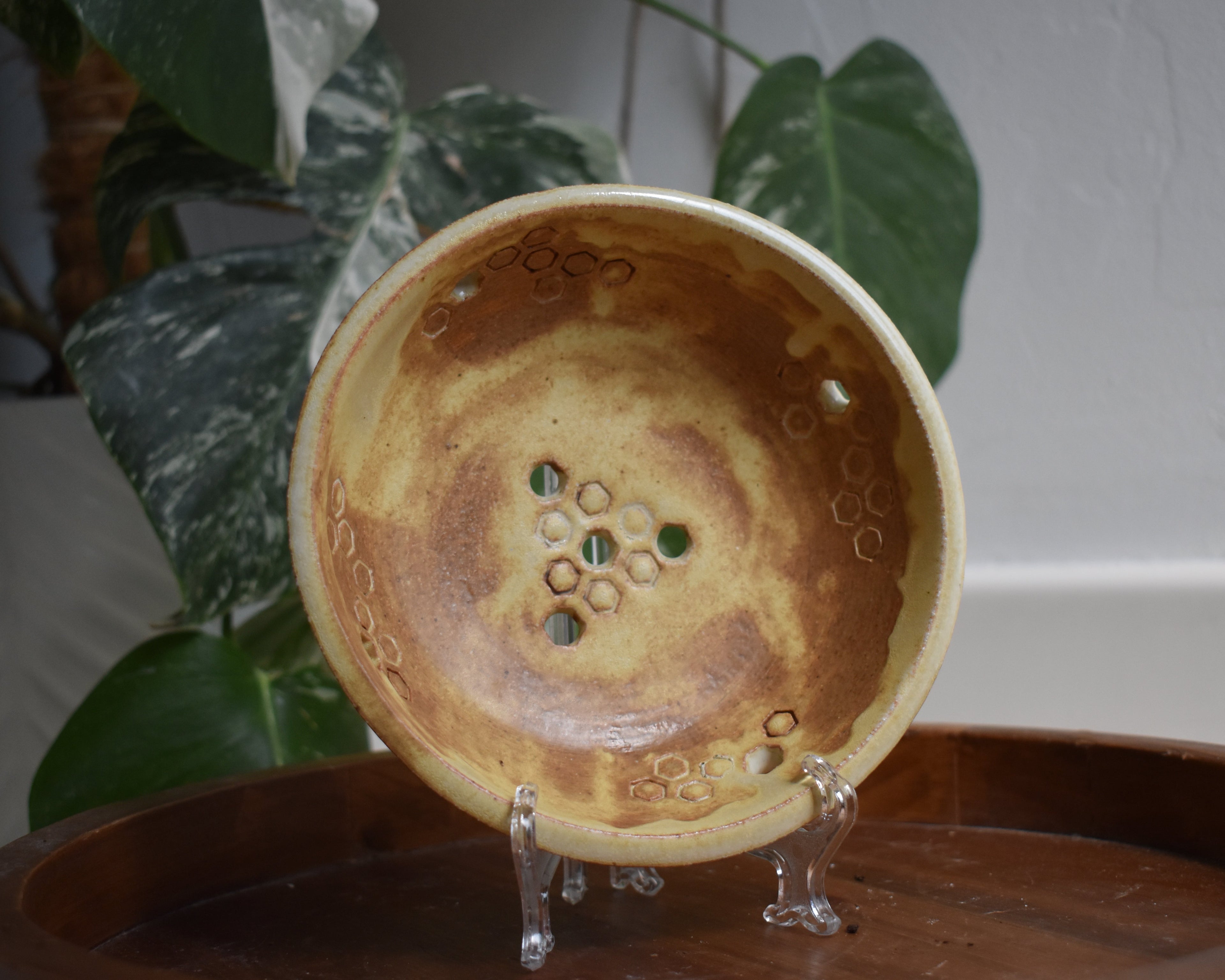 Bee Kind Honeycomb Berry Bowl – Handmade Ceramic *Preorder*